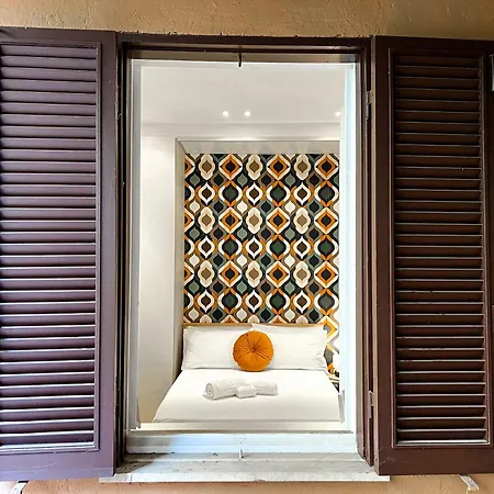 Luxury House & Secret Garden - Strategic Location, 100m To Metro B דירה
