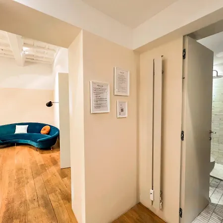 Luxury House & Secret Garden - Strategic Location, 100m To Metro B Apartment Rome
